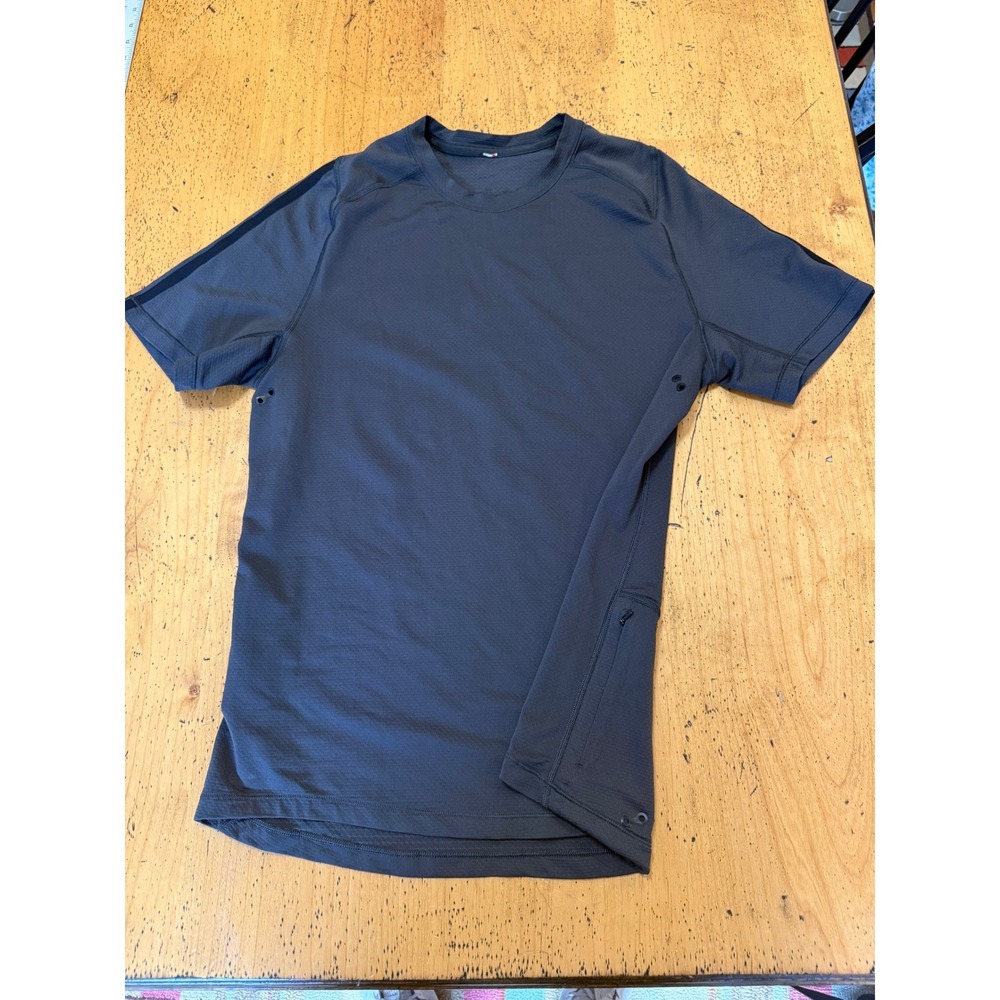 Lululemon Metal Vent Tech Medium Black Short Sleeve Zipper Pocket Training Shirt